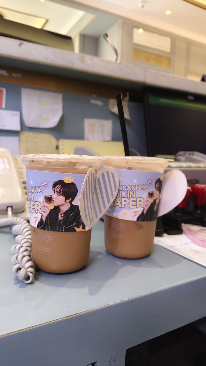 Heavenheart06's tweet photo. Beli yg reguler via ojol masih dapet cupsleeve cuma dipisah, surprisingly banana latte nya enak https://t.co/95vXdYfWji