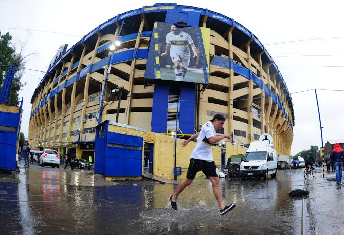 MaraJos62813754's tweet photo. El extraño caso de los que critican a Riquelme porque "pinta la cancha" y militan a los que no podían comprar 1 balde de pintura. https://t.co/SJtElTqo4i