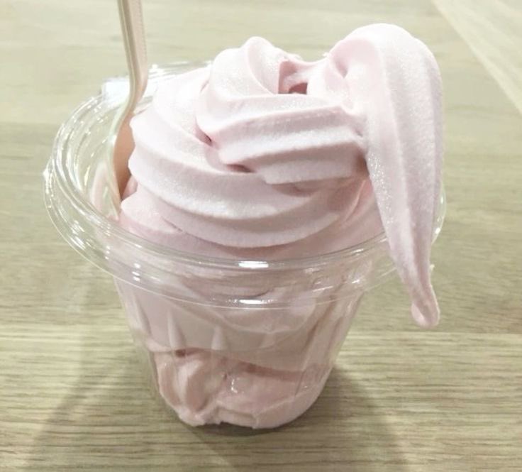 pinksugaryheart's tweet photo. soft serve ice cream 💕🍦 https://t.co/VluPqwFRVT