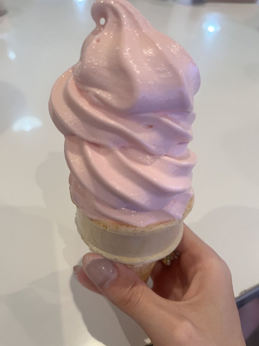 pinksugaryheart's tweet photo. soft serve ice cream 💕🍦 https://t.co/VluPqwFRVT