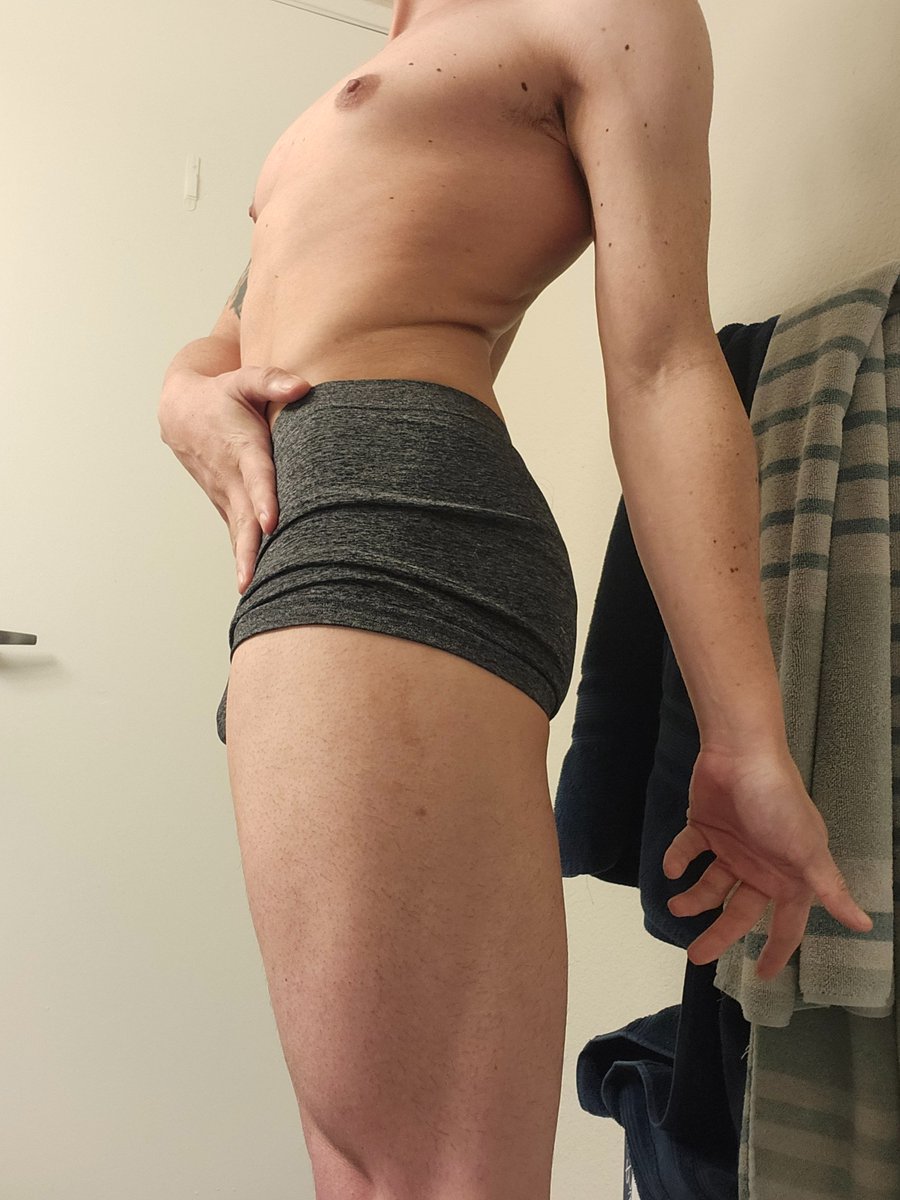 goblinicki's tweet photo. Four days until I get my second set of body scans and then I'll be done cutting. Going to try to document my cycles and body transformation more. https://t.co/UxER6WHQr6