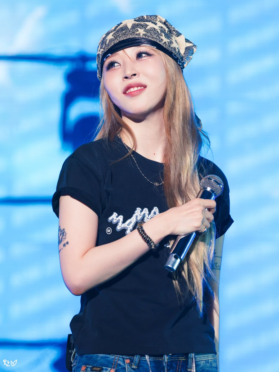 dhksrbsdk's tweet photo. 2026.06.19 MAMAMOO WORD TOUR [4WARD] DAY1

사랑행⭐️💛

#마마무 #MAMAMOO #4WARD
#문별 #MoonByul #ムンビョル #玟星 https://t.co/6xg3i37pLw