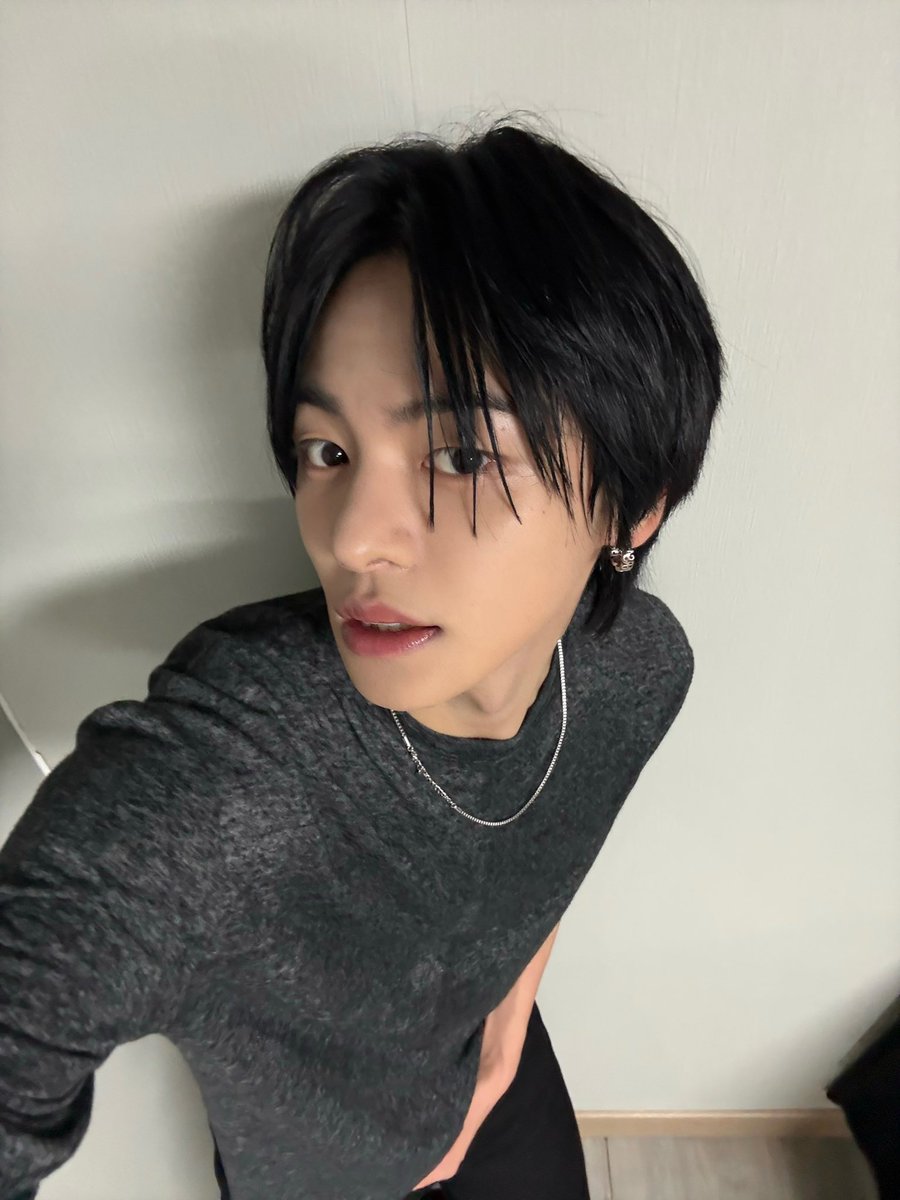 leowoned's tweet photo. 260724 plus chat update ➕💬

🦁 different angles 📐

#LEO #리오 https://t.co/yTAhh4OqzR