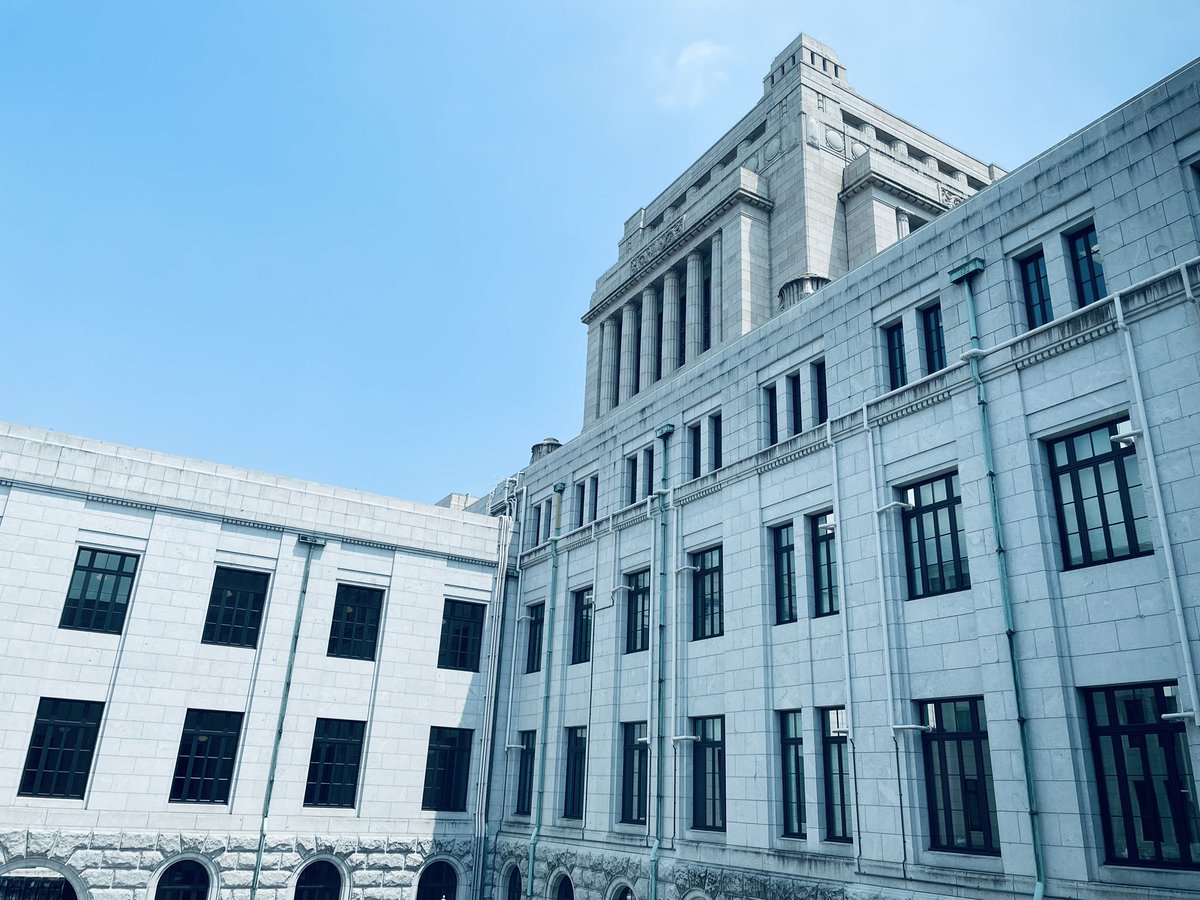 itotakae0630's tweet photo. 13時に公報上セットされていた衆院予算委員会テレビ入り集中審議が正式に「定刻に開かれない」ことが決まったと衆議院国対から連絡有。
理由は、参院の副首都法案審議が止まっているからだそう。参議院で副首都法案が可決して後に衆院予算委員会を開く算段だったと仰っているとか。

その算段、初耳です。
衆議院と参議院は違うハウスであって、副首都法案質疑と予算委員会が連動する道理はありません。

「国会の求めがあれば出席し誠実に答弁する」と仰っていた高市総理が出席を拒んでいる。65日の会期延長を通達した。比例定数45議席削減法案もゾンビ復活させるとのメモも入っています。

まさか。

今月3日、自民党の議運理事が「野党が審議に応じないのは時代遅れ、国会空転は1日3億円の経費がかかる」と解説されていらっしゃいました。

国会空転1日3億×65日=195億
その理由が「副首都法案を通すため」
そんな判断を「良識の府」参院自民の諸先輩方がするとは到底思えません。