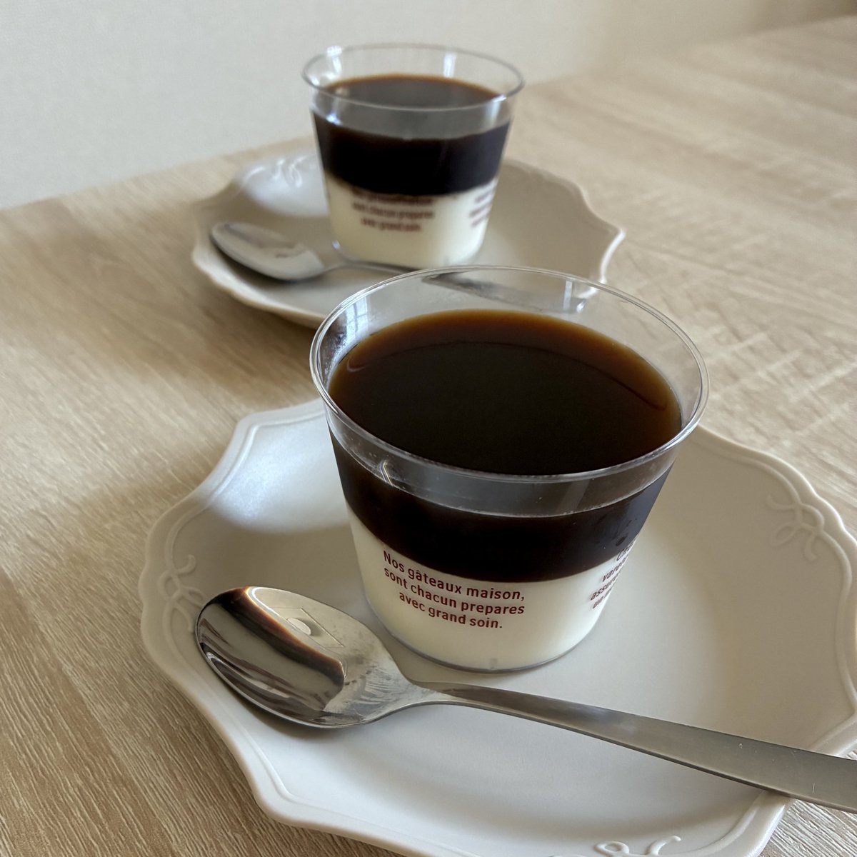 wanwan_peanut's tweet photo. お父さんの誕生日には毎年、好物のコーヒーゼリーを作ってます☕️

今年はミルクプリンと2層にしてみました🤍

目には見えないけど、一緒に食べてくれていると思います😋 https://t.co/QiixLxXOKI