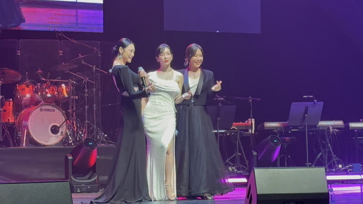 itsCHAze_'s tweet photo. 꼭 가야지😍
삼디바콘은 노래도 노래인데
세 명의 만담이 더 재미나💝 https://t.co/xG0P9si3Ou