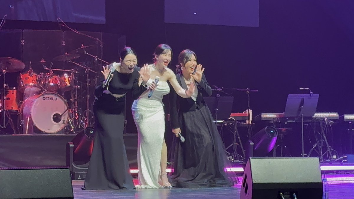 itsCHAze_'s tweet photo. 꼭 가야지😍
삼디바콘은 노래도 노래인데
세 명의 만담이 더 재미나💝 https://t.co/xG0P9si3Ou