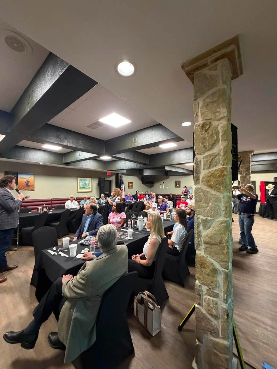 LeighForTexas's tweet photo. Great Arlington Republican Club dinner meeting tonight hearing from Kathi Arocha and Tarrant County Republican Party Chairman Tim Davis. I’m very grateful to be included in the group of endorsed candidates they presented campaign checks to this evening and thankful for the great work they are doing to win in November.
Stay tuned for their upcoming fundraiser supporting our first responders.