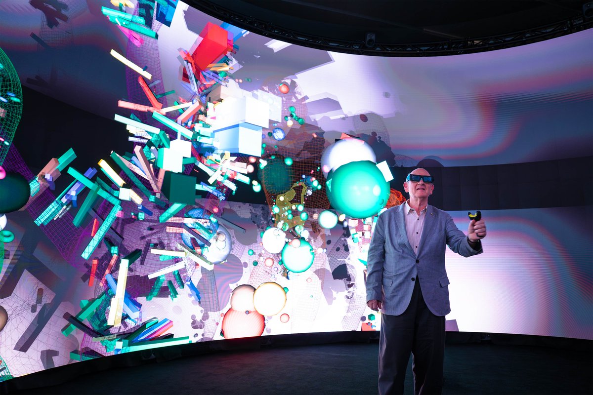 hkbaptistu's tweet photo. Your movement shapes the performance at eMBody! 💃 Use a handheld sensor to guide eight virtual dancers in HKBU’s immersive nVis cinema.
📅 Until 2 Aug; closed Mondays
🕙 10am–1pm
📍 Tai Kwun
🎟️ Free admission
ℹ️ Details: https://t.co/owPjzwsLry
#HKBU #ImmersiveArt https://t.co/PGm2CktUoS