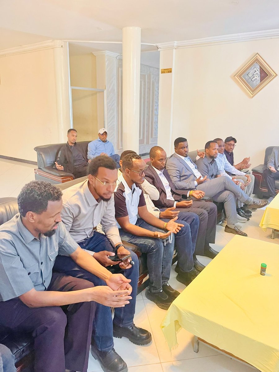 Shalka18's tweet photo. Waxaa sharaf iii aheed in aan manta ka qeybgalo qaado sharfta loo sameyay Dr Adam sh.cali salax 

Waxaana ka soo qeybgalay dhalinyaro,aqoonyahano, culuma udiin , waziro, godomiyaha gobolka liiban iyo dhamman mamulka degmoyinka gobolka liiban, waxa halkas kadhacay duco,dardaran https://t.co/JK0GUX7Rb1