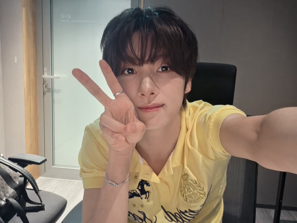 57youngjae's tweet photo. 강아디 ㅋㅋ 💕 https://t.co/okDevc7WDp