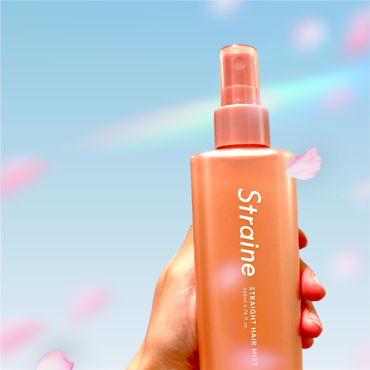 ffppp5's tweet photo. ヘアミルクをナノ化してミストにする発想がおもしろい。量の調整が難しいミルクの弱点を、ミスト状にすることで解消してるらしい。乾かす前の一吹きで、毛先まで軽く均一になじむ。Straineのストレートヘアミスト、地味に良い一本。 https://t.co/Y20rtA3hXy