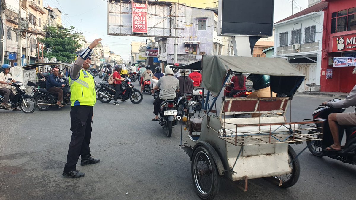 Lantastebing's tweet photo. Selalu patuh dan tertib berlalulintas, ingat keselamatan dijalan yang utama

Pengaturan lalulintas di Sp. Pasar Kain,terpantau lalin ramai lancar https://t.co/efd7X93lbx