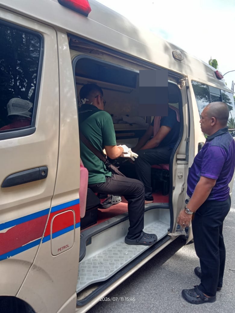 SinarOnline's tweet photo. Pelajar 16 tahun terlelap, Myvi dipandu terjunam sungai
Pelajar Tingkatan Empat itu dikatakan dalam perjalanan pulang ke rumah selepas menghadiri kelas tuisyen.
Foto JBPM
BACA: https://t.co/IHWcqQxZap
#sinarharian #beritaterkini #kemalangan #myvi