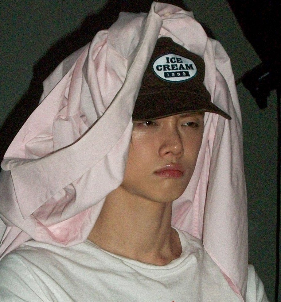 idolzzn's tweet photo. Yeonjun's makeup in ice cream era >>> https://t.co/erH3b9KeUl