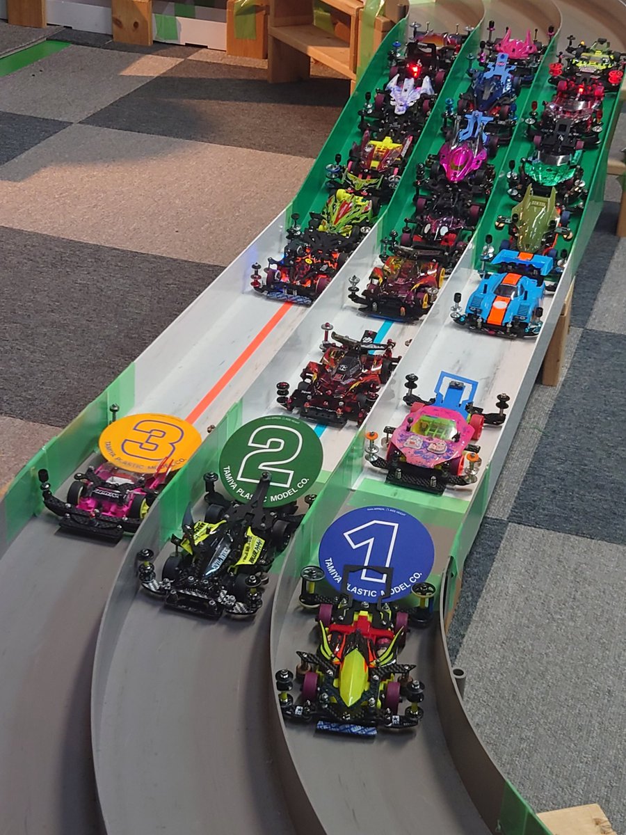GTRmini4wd's tweet photo. 今日はYELLさん月例大会に参加
参加された方お疲れ様でした
決勝COの3位🥉でした
3ヒート目決勝がピークだったなぁ😭 https://t.co/Q9TLwcXB0y