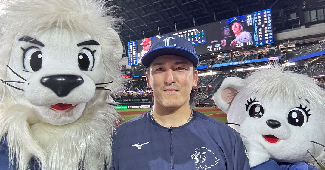 lions_official's tweet photo. #レオ、#ライナ と #隅田知一郎 投手で自撮り🤳
 
#seibulions #打破 https://t.co/NMqVQVCFqG