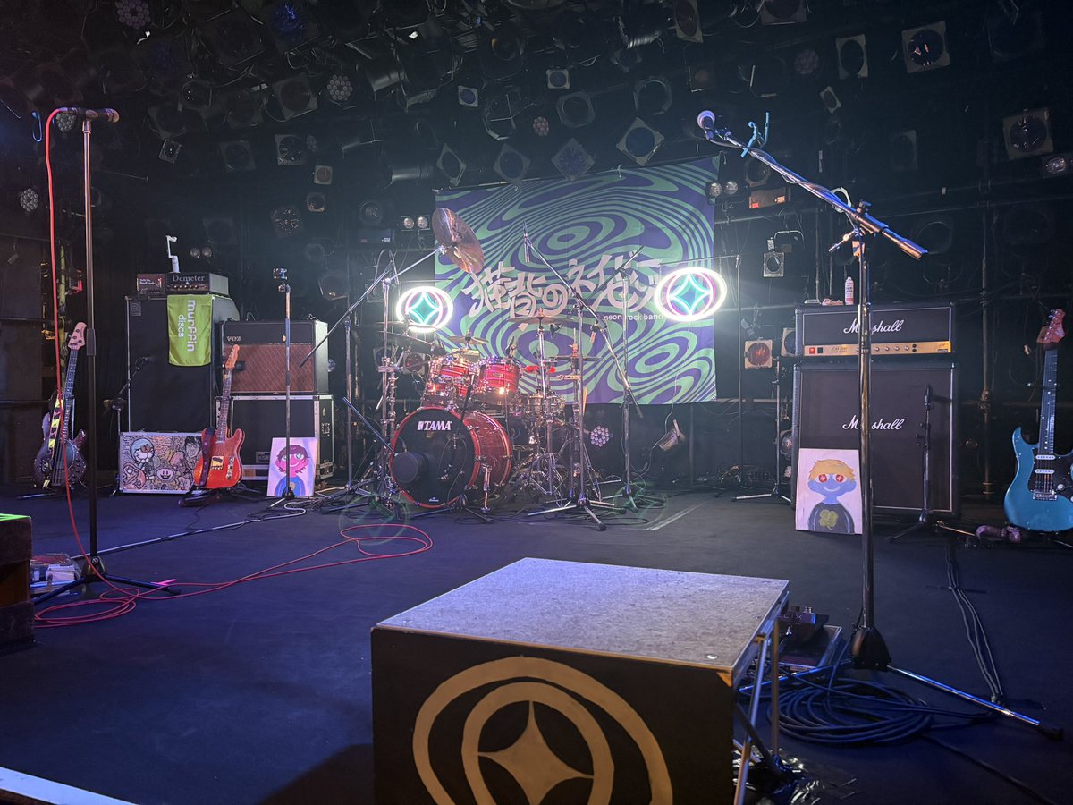 s2yn2yn's tweet photo. ほんこち！猫背のネイビーセゾンワンマンツアファイ渋谷クアトロ𖤐 ̖́-
ツアファイもだいすきな猫背㌠を1番前で見ることができてほんとに幸せです߹𖥦߹
今回もせかいいち幸せにしてもらって楽しみます×⩊× https://t.co/mdlKZArFJx
