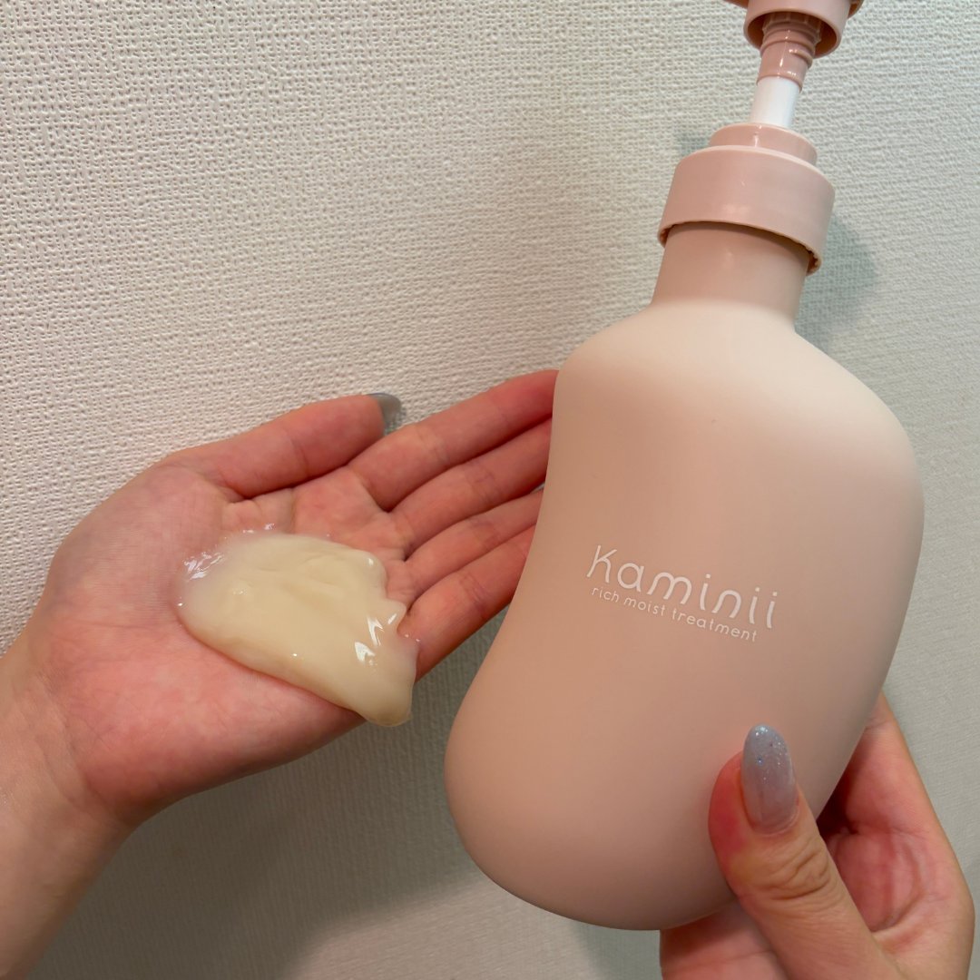 emibiyou88's tweet photo. 髪がパサついて写真を撮るたび気になってたけど、保湿重視のシャンプーに変えたら毛先まで落ち着くようになった。しっとりまとまる仕上がりが好きな人は試す価値あると思う。(pr)