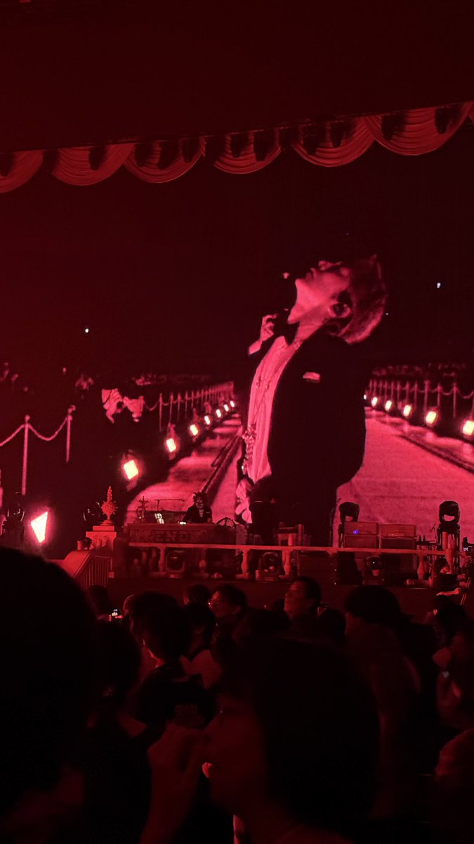 myguard51's tweet photo. レッドカーペット

#SEKAINOOWARI
#THECINEMA
#ネタバレ https://t.co/97lokHr2On