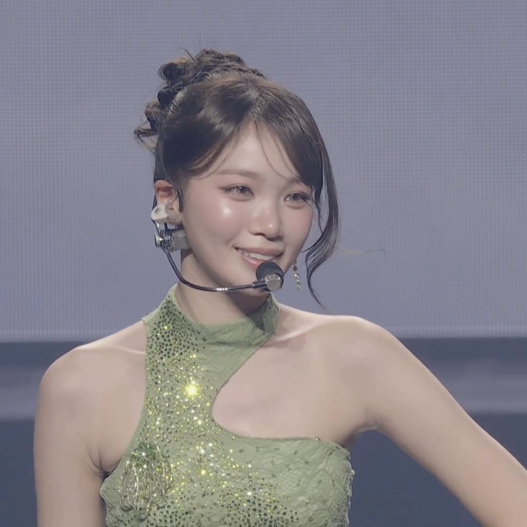 archivedkcw's tweet photo. if she was blonde, she would literally be tinker bell rn ✨ https://t.co/3tFt9qfNXW