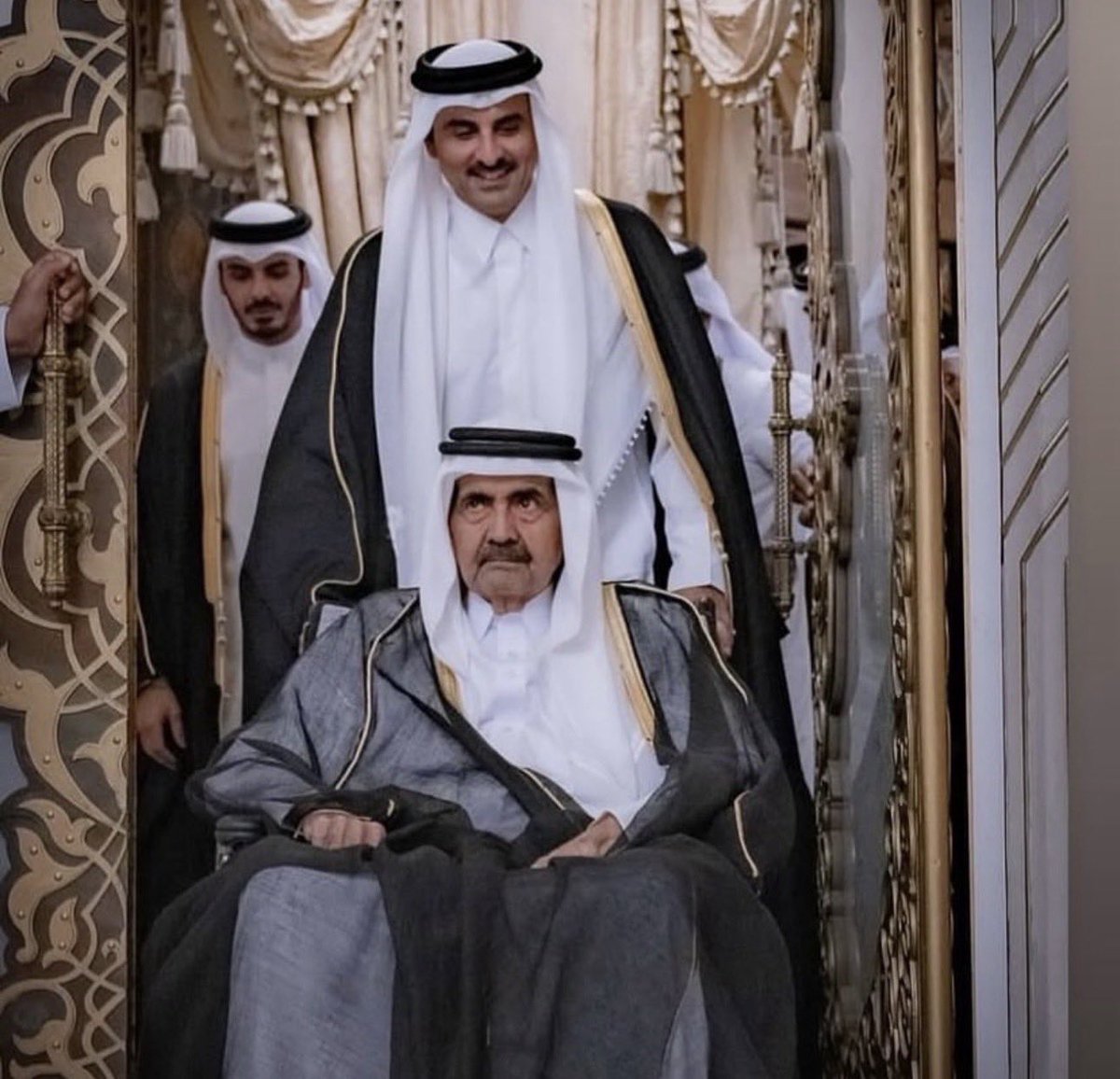 matar3ali's tweet photo. عشنا معك سنواتٍ من البناء والنهضة والإنجاز، سنواتٍ تُكتب بماء الذهب، رأينا فيها كيف تُبنى الأوطان بالإرادة، وكيف تتحول الأحلام إلى واقعٍ يفتخر به الجميع. تعلمنا منك أن قطر ليست مجرد وطن نعيش فيه، بل قصة مجد نكتبها جيلاً بعد جيل https://t.co/T0z6FKAJS5