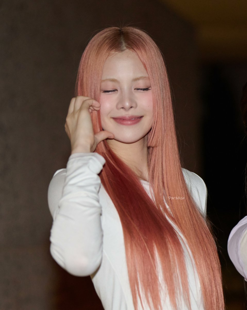 AM_10_30's tweet photo. 260523 2nd EP '~ of the world ~' FANSIGN EVENT
cosmosy (코스모시) - a’mei

볼❤️🩷💙

#amei
#cosmosy #コスモシー #코스모시 https://t.co/ye2tkPZSw0