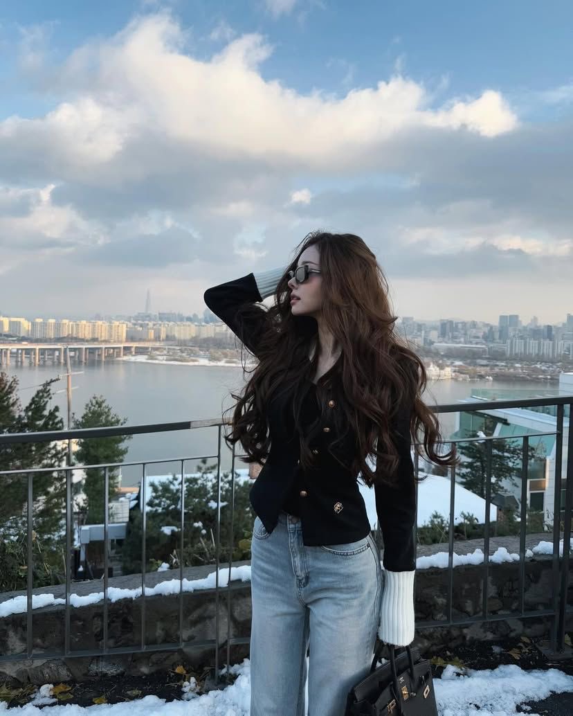 inthereinn's tweet photo. 💬 추구미 종류를 알고 싶어요

영어로 fashion aesthetic / fashion aesthetics list 등등 서치하면 무수히 많은 스타일을 보실 수 있습니다•••

한국 현재 기준 수요가 있는 추구미를 정리한다면

- clean girl(클린걸)
- coquette core(코케트 코어)
- fairy core(페어리 코어)
- bloke core(블록 코어)
- mori girl(모리걸)
- vintage(빈티지)
- minimalism(미니멀리즘)
- acubi aesthetic(아쿠비)
- old money(올드머니)
- cottagecore(코티지코어)
- academia (light academia / dark academia)(아카데미아)
- gothcore(고스코어)
- coastal grandmother(코스탈 그랜드마더)
- tomato girl(토마토걸)
- soft girl(소프트걸)
- y2k
- normcore(놈코어)
- preppy(프레리)
- casual street style

등등••• 너무 많네요
제가 적은 키워드 핀터레스트에 쳐서 찾아보기만 해도 아마 좋아하는 거 하나쯤은 있으실 것 같애요