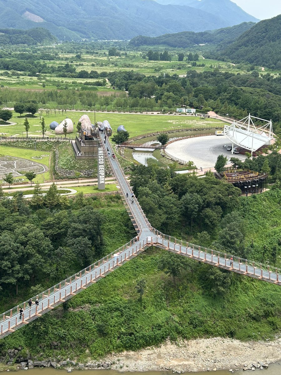 irohakpop's tweet photo. 抱川ポチョンスカイブリッジ🌁
ポチョンは盆地なのでかなり暑い36℃🥵
DMZまで約20kmらしい https://t.co/PAgWFoLrgs