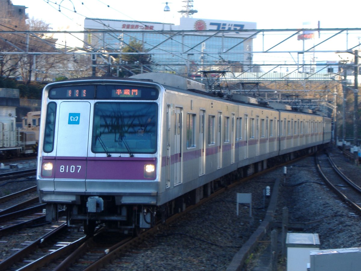 semiexp8532's tweet photo. 2006年12月撮影
東京メトロ8000系(8107F)
朝ラッシュの93Sに充当。
現在となっては1本しかない”半蔵門”行ですが、当時はバンバン走ってましたね。
#懐かしの鉄道写真 https://t.co/uQGMPjkZP9