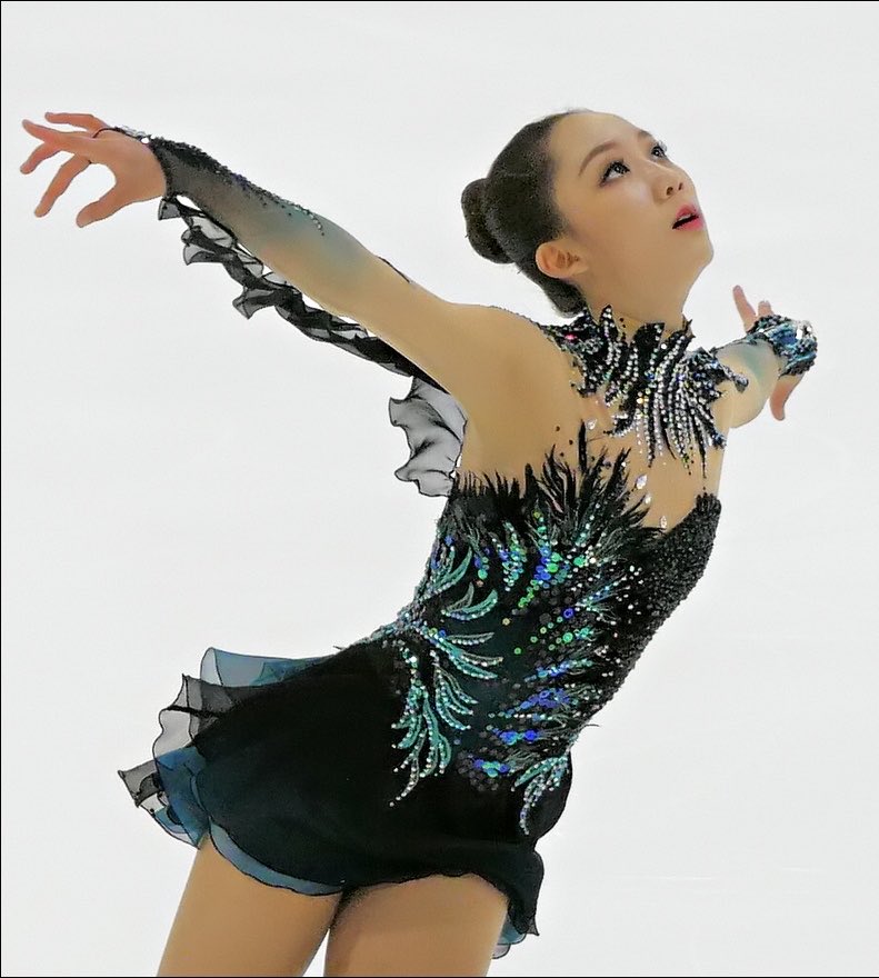 Daily Figure Skating Costumes tweet media