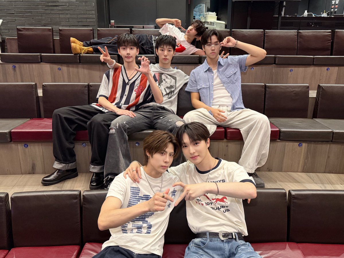 beboys_official's tweet photo. [📸] 260712 비보이즈(BE BOYS) 1st Single Album [BE:2] 발매 기념 마지막 팬사인회 [KPOPVERSE] 완료✔️

슬램덩크 막팬 😢 함께 해준 모든 비버
여러분 감사합니다 ! 일본에서도 만나요 🙌
조금만 기다려 ~~ 

#비보이즈 #BEBOYS #BE2
#슬램덩크 #SLAMDUNK https://t.co/efrNxV3wO4