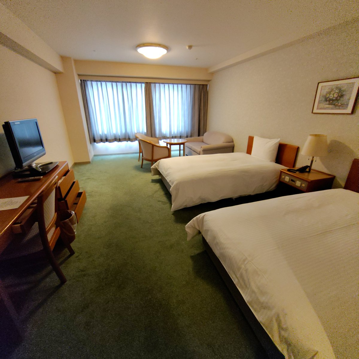 s44guchi's tweet photo. そしてホテル～
なんかすっごい豪華。
部屋はオーシャンビュー‼️
大浴場にサウナも最高
普段の格安旅行では絶対止まらないホテル。
1泊2食でいくらになるんだろう？
ツアー価格は1人部屋追加料金が掛かって約65,000円
それでも安い。 https://t.co/RQ1Ll2Jwru