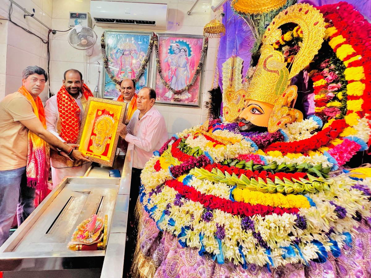 rameshbidhuri's tweet photo. श्री खाटू श्याम मंदिर, इस्कॉन मंदिर, गढ़ी में श्री ओंकारेश्वर नर्मदा अखंड शिवलिंग की स्थापना के पावन अवसर पर फीता काटकर उद्घाटन किया।

इस शुभ अवसर पर भगवान शिव का विधि-विधान से जलाभिषेक एवं पूजन-अर्चन कर समस्त देशवासियों की सुख, समृद्धि, उत्तम स्वास्थ्य और राष्ट्र की उन्नति एवं लोककल्याण की प्रार्थना की।
#BJP4Delhi #RameshBidhuri