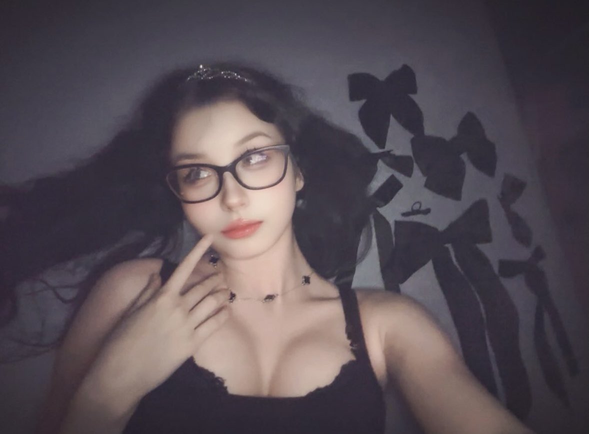 nyctyraz's tweet photo. gentle, but selective. velvet nights only https://t.co/cao85T2T0X