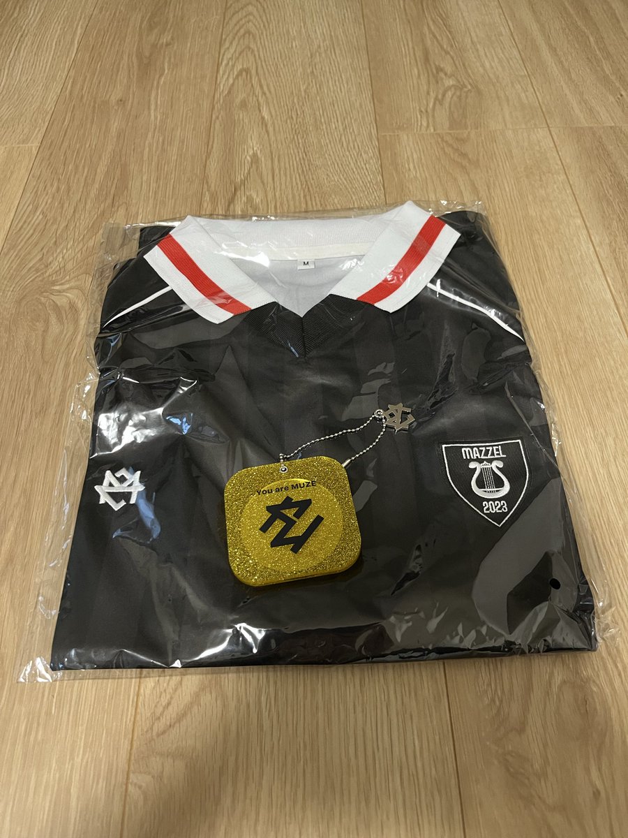 1ヶ月前くらいに注文したMAZZELのグッズが届いた✨ 本当はツアー時に
