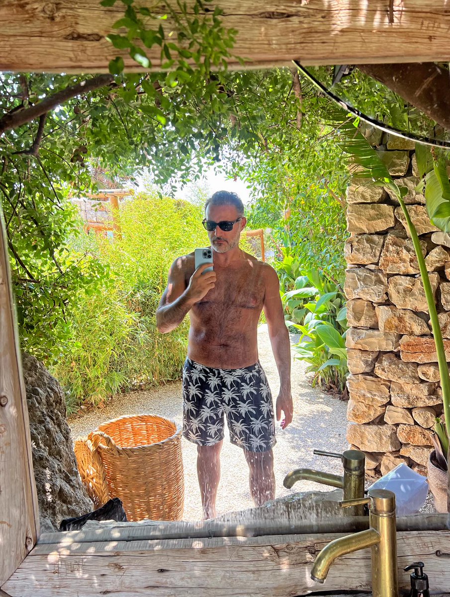 daddyhenrymainX's tweet photo. It hurts to be alone 💔
Tell me about your experience with the Beach ⛱️ https://t.co/gB5aIEtsz4