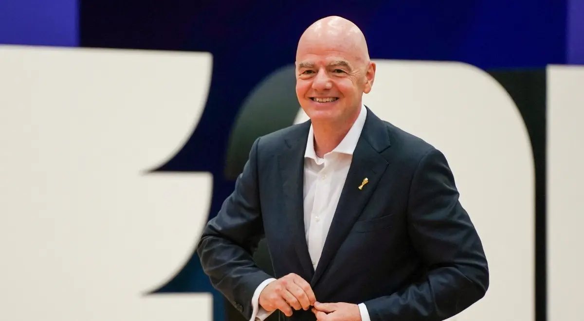 RealMusicInfo's tweet photo. 🚨INSOLITO🚨

Duki le solicitó a la FIFA cambiar la sede del partido de Argentina contra Inglaterra al estadio Azteca y que le habiliten el medio tiempo para hacer un show.

El pedido fue desestimado por Gianni Infantino. https://t.co/23G40mTmVd