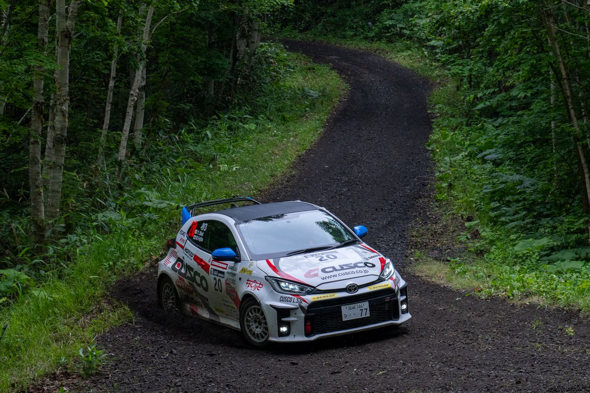 CUSCO_WEB's tweet photo. 全日本ラリー選手権 第5戦「2026 ARKラリー・カムイ」で、CUSCO Racing 奥井優介／藤田めぐみ組がMORIZO Challenge Cup（MCC）3位でフィニッシュ！
SS7でのコースオフにより2位から3位へポジションを落としたものの、その後も粘り強い走りを見せ、見事MCC3位表彰台を獲得しました。終始ウェットコンディションとなった今大会は、16台が戦線を離脱する超サバイバルラリーに。そのなかで奥井選手にとって経験の浅いグラベルラリーながら、昨年に続くMCC3位入賞を果たし、貴重なシリーズポイントを獲得しました。

熊崎代表をはじめとするK.Z.Fサービスの皆様、そして応援いただきました皆様ありがとうございました！
次戦はグラベル2連戦の「ラリー北海道」。9月4日～6日に帯広市を起点に開催されます。引き続き応援よろしくお願します！
#全日本ラリー
#モリゾウチャレンジカップ
#若手ドライバー育成
#cusco #cuscoracing
#クスコ #クスコレーシング
#WinmaX
#Motys
#BRIDE
#FUJITSUBO
#OGURACLUTCH
#ENKEI
#DUNLOP
#SAFETY21