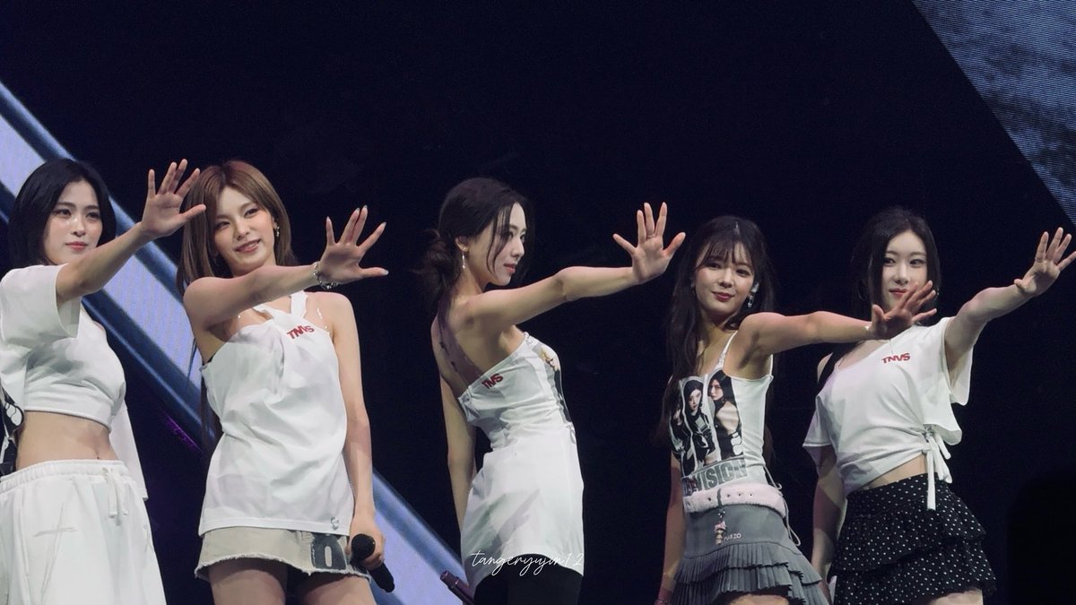 tangeryujin12's tweet photo. nothing is better than five 💗 https://t.co/zVO1qb4xzz
