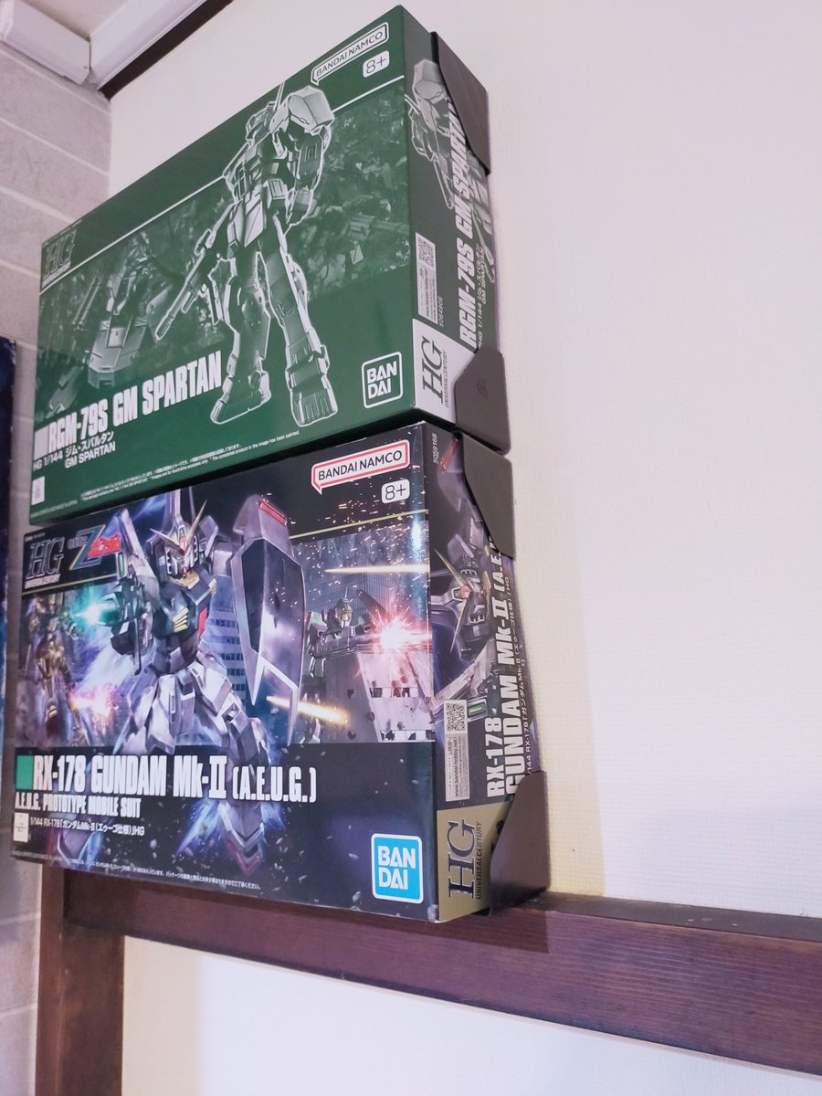 Gambling_depend's tweet photo. 増え過ぎたプラモを平面収納しようとテスト中
ボックスガード、鉄製画鋲、ネオジム磁石を大量仕入れ
なんのことはなくボックスガードを画鋲で壁に固定
内箱にネオジムを仕込んで画鋲に密着させている
思ったより強度があるので固定は大丈夫そう
ホコリ対策は別途必要そう
#プラモデルライフ https://t.co/lEMb9Dtgp9