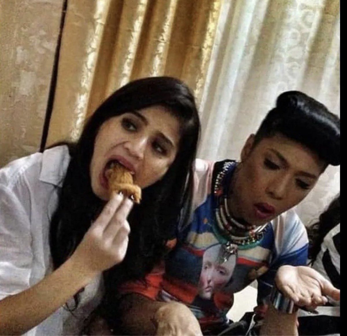 cienlebleb's tweet photo. buti pa si anne nakakapasok pa sa showtime https://t.co/KvebCJnLYG
