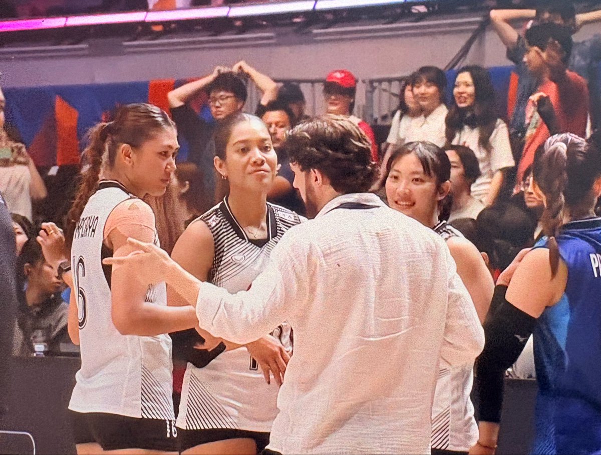 feefyfee's tweet photo. ไผ มาดีลควีนหรอ55555 https://t.co/8vm2RiEkS0