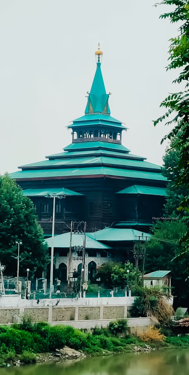 MohsinAltaf786H's tweet photo. The Khanqah-e-Moula, also known as Shah-e-Hamadan ,is located in the Old City of Srinagar, Situated on the right bank of the river Jhelum between the Fateh Kadal and Zaina Kadal bridges. https://t.co/wIZ2L9plHH