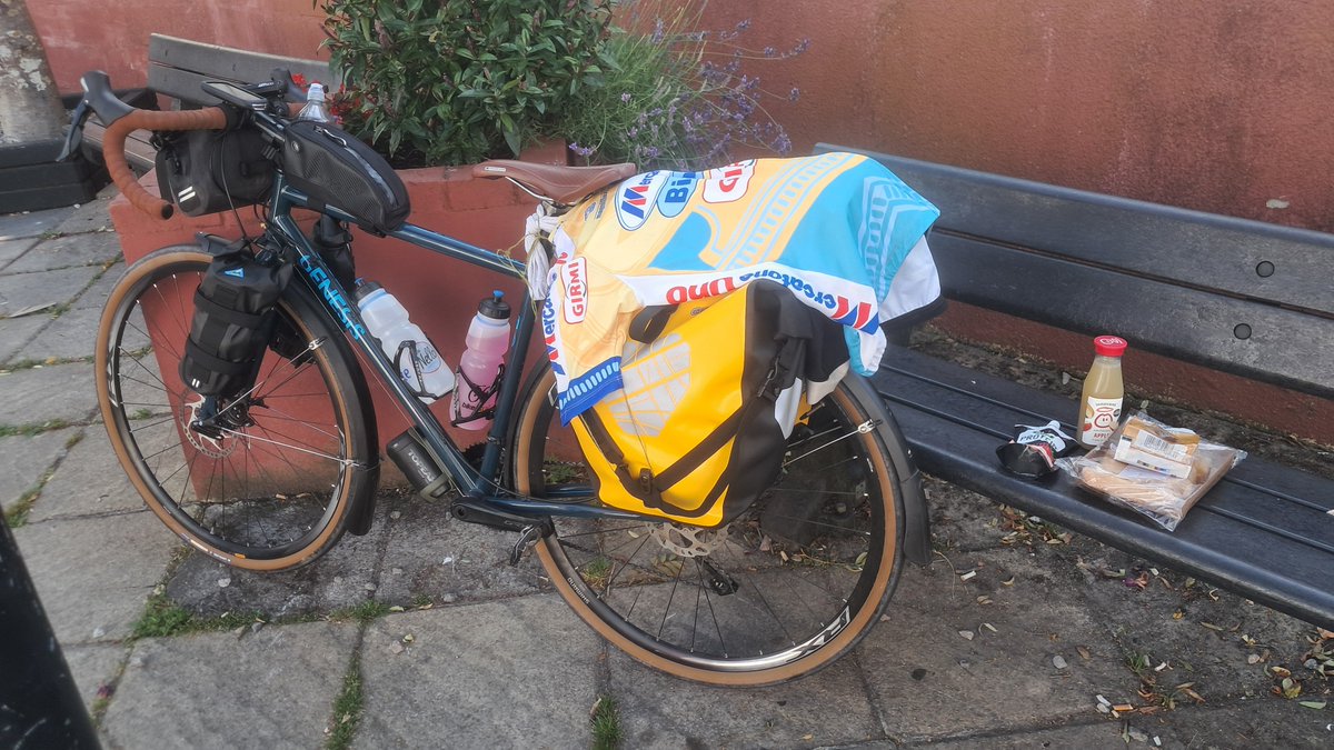 CB_cycles's tweet photo. If you want an idea on how day 2 is going read this. It's not ideal π #cycling #LEJOG #bikepacking #ukcyclechat https://t.co/Scy9Rat89F