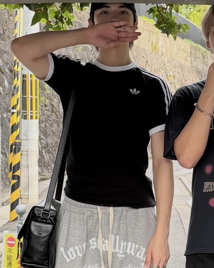 giuse182cm's tweet photo. もしかしてジュゼッペって日替わりで腕を付け替えてたりする？ https://t.co/XbMVcz5lTY