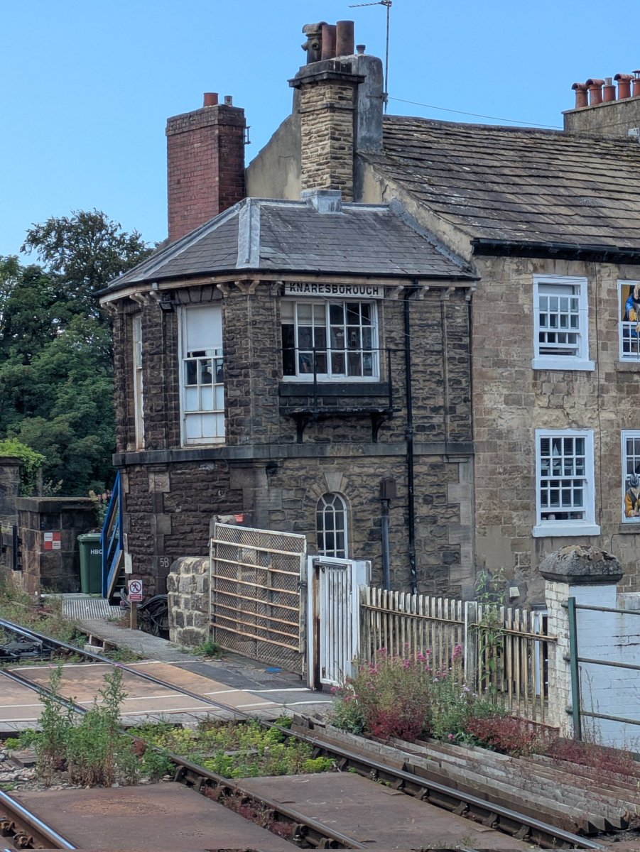 SteelCityDog_'s tweet photo. Righto, back to the more positive stuff eh?

How about this one from Wednesday? A #SignalboxSunday feature on the curious signalbox at Knaresborough. It's built into the row of houses it adjoins!

It's a pretty line the Harrogate Loop, I'm glad I've been able to have a snoop! https://t.co/SaGfKSSTAP