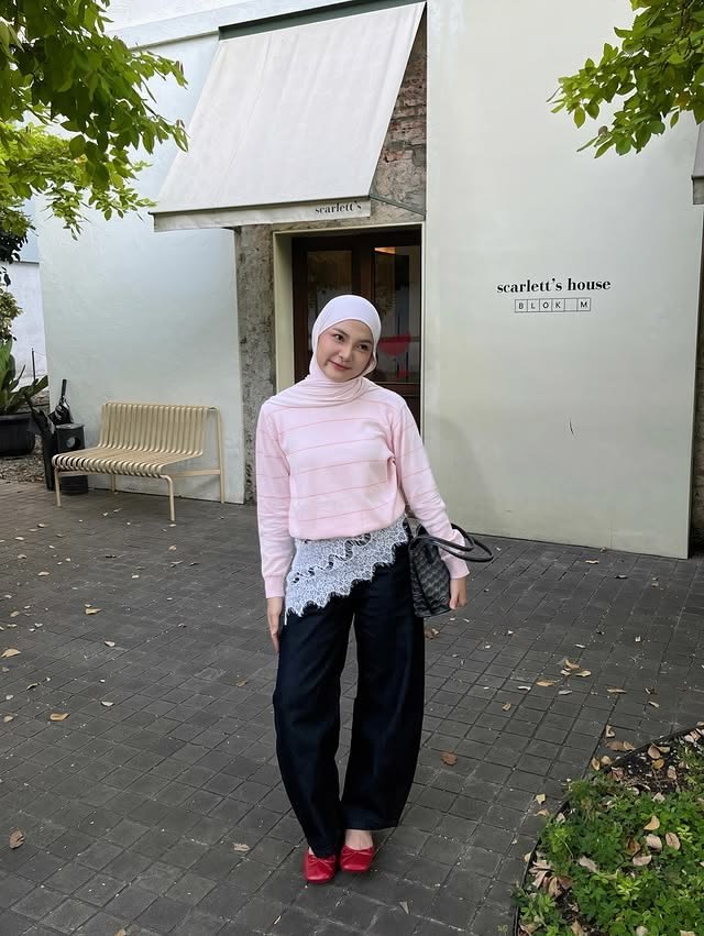 kaaaayld's tweet photo. Simpel tapi cute 🥰 🥰 kalian harus pinter-pinter mix n max outfit kalian biar bisa jadi SECAKEP ini guysss👉👈🫵
🛒 : Baju https://t.co/Pc6CTs2mwB https://t.co/cBWxu8WXPL