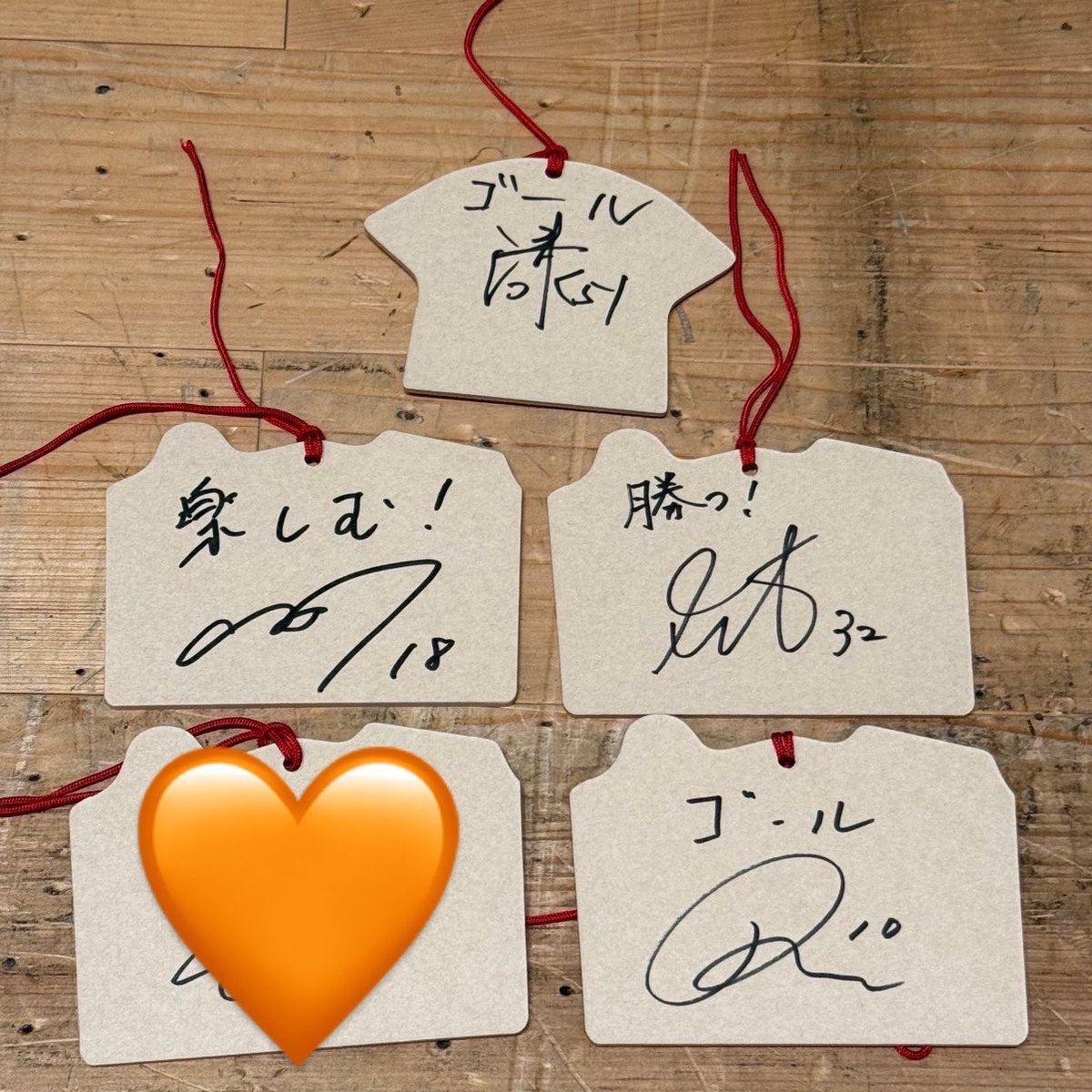 tsc___12's tweet photo. AC長野パルセイログッズ交換🦁🧡
サイン入り絵馬

【譲】画像のもの
【求】19

交換優先で探しています！
(交換が見つからなかった場合の10.18のお譲り先は決まっています)
8/8開幕戦で交換可能な方ご連絡お待ちしています🙇🏻‍♀️✨

#AC長野パルセイロ
#パルガチャ https://t.co/T3wud1iamO