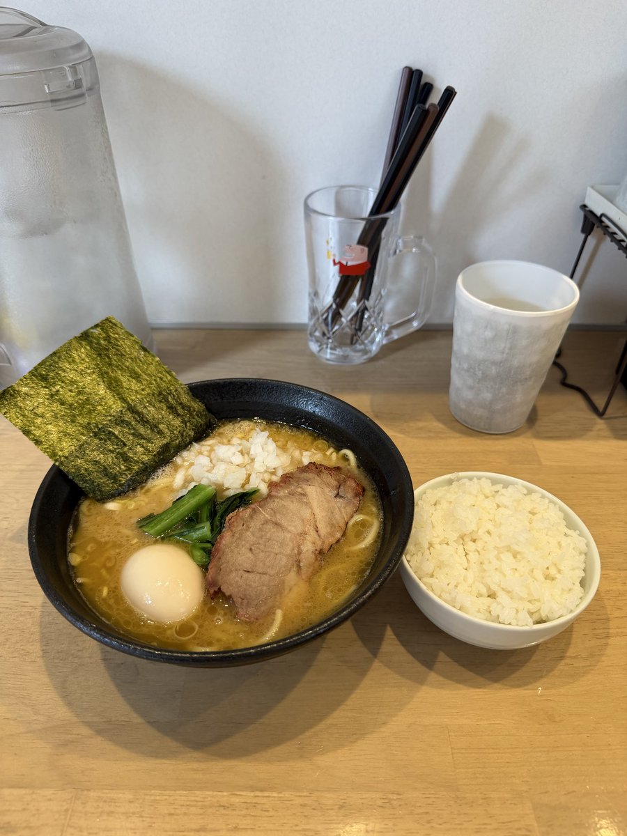 masha123da's tweet photo. とんこつラーメン凰櫻
とんこつらーめんおうざくら
•
•
•
•
•
90.223

醤油豚骨ラーメン➕半ライス　1220円
味玉　150円 https://t.co/Kxh3lyU04w